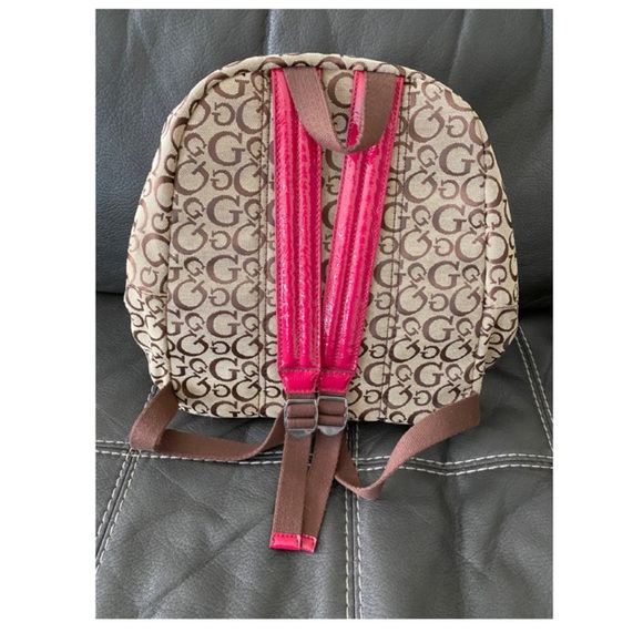 ‘Like-New Mini Guess Backpack’🎒💫 - Picture 8 of 16